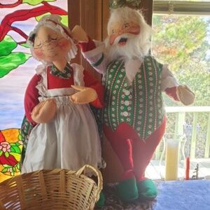 ANNALEE MOBILITY 1983 Santa & Mrs Claus & Basket